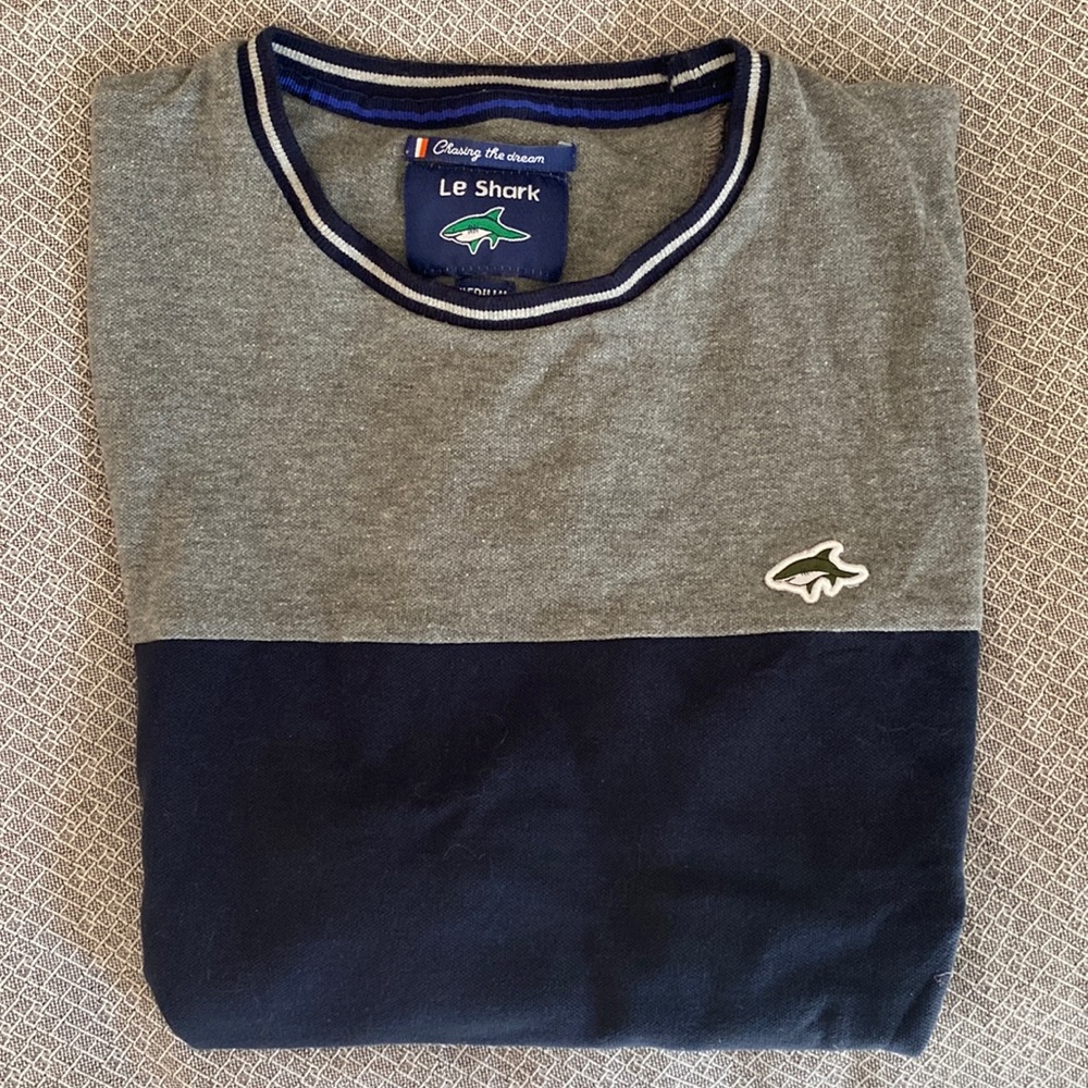 Le Shark brand grey&blue t-shirt!!
